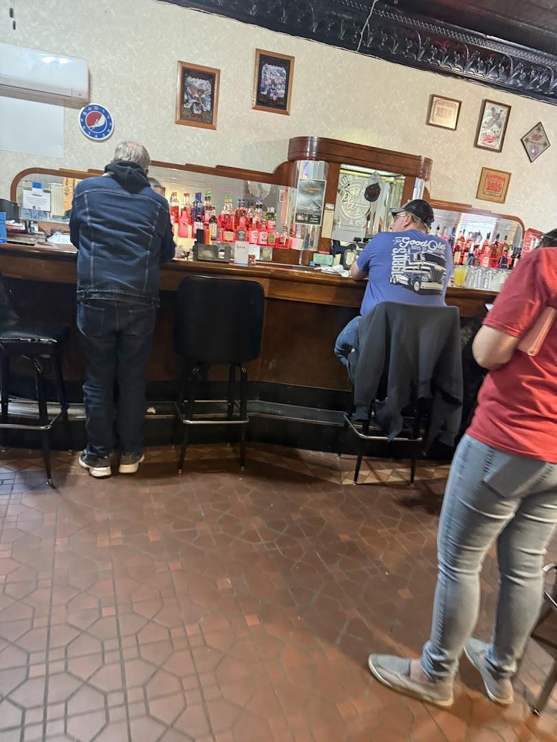 Ellie's Pizzeria & Pub